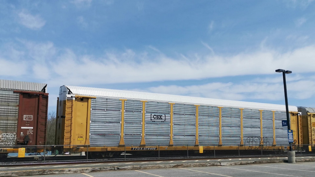 CSX B10283 (Body) TTGX 978406 (Flat)